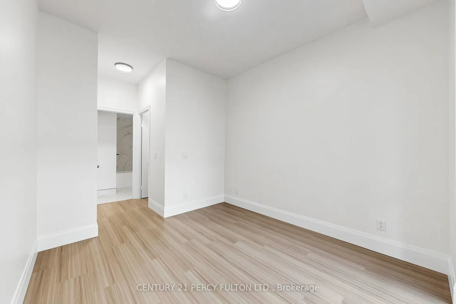 57 Upper Duke Crescent 102 photo 2