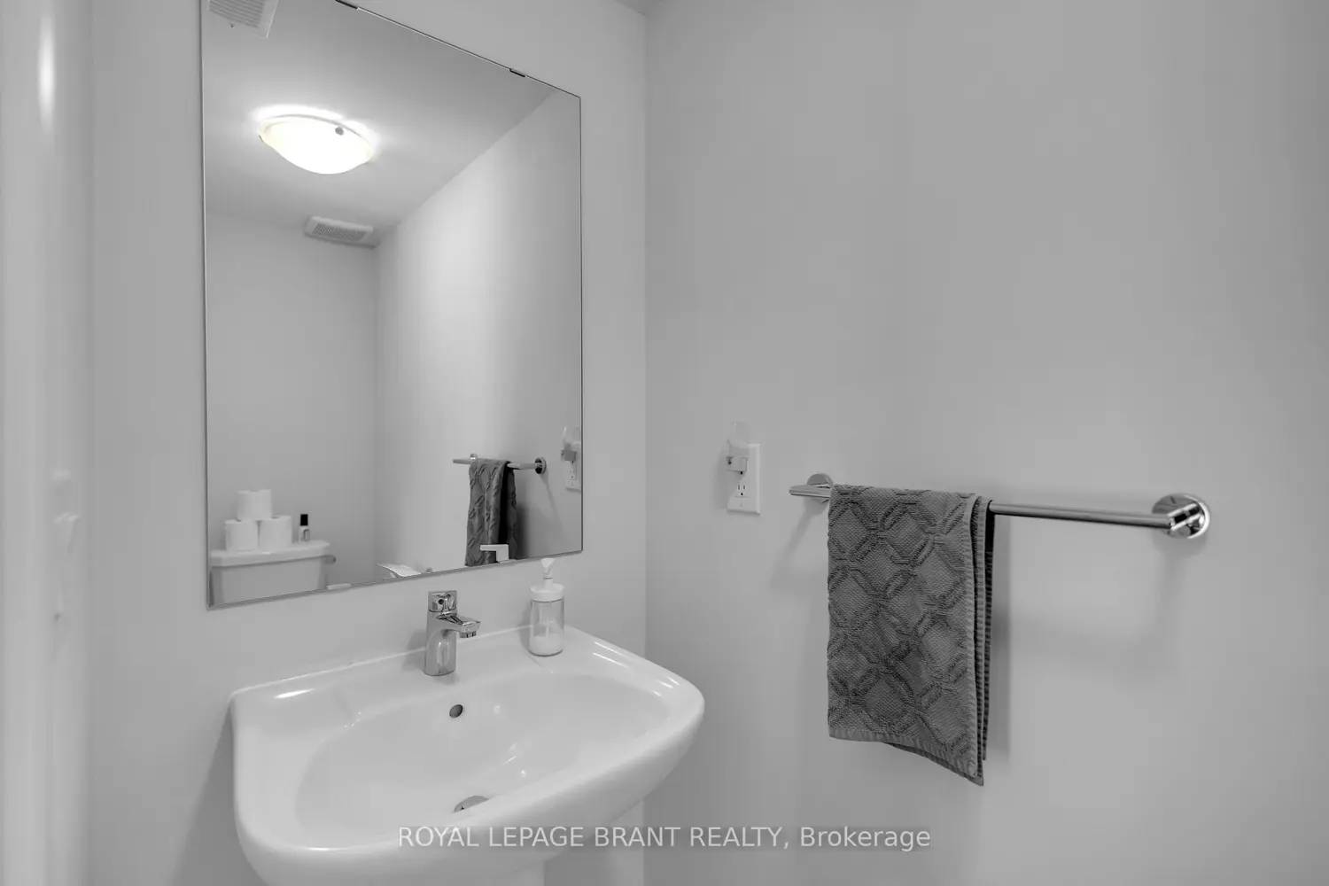 585 Colborne Street 1118 photo 5