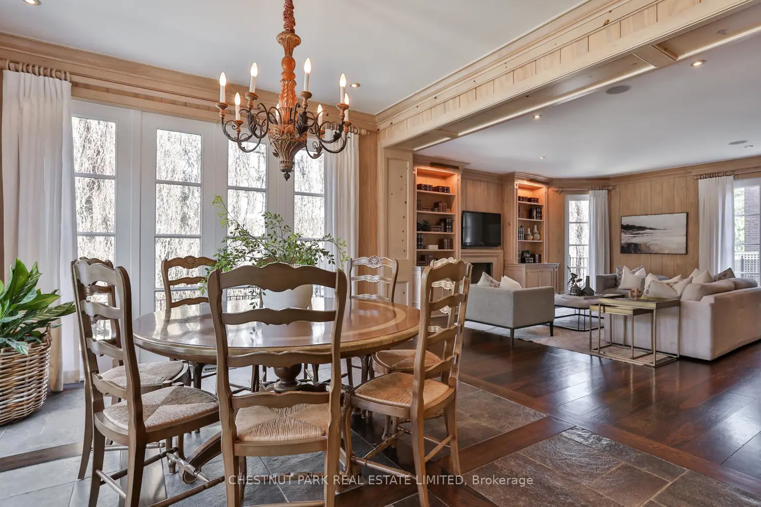 170 Roxborough Drive photo 4