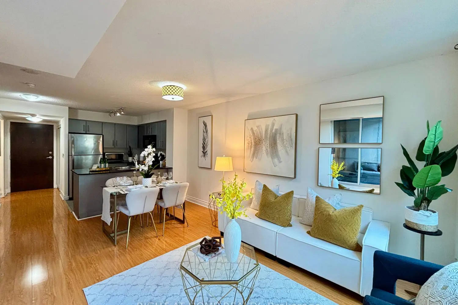 12 Yonge Street 503 photo 3