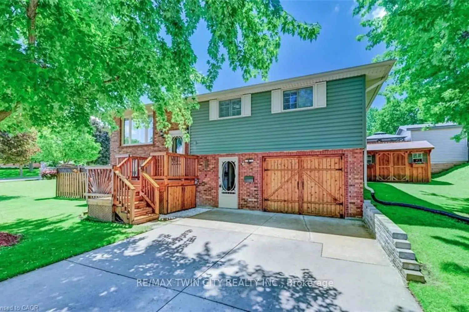3 Parkland Crescent