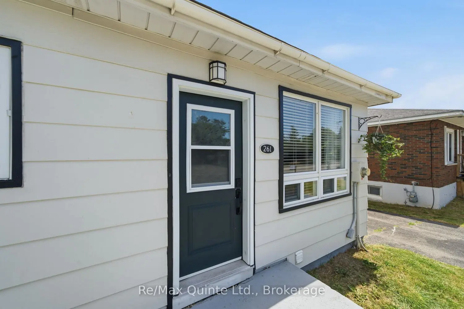261 Sidney Street photo 4