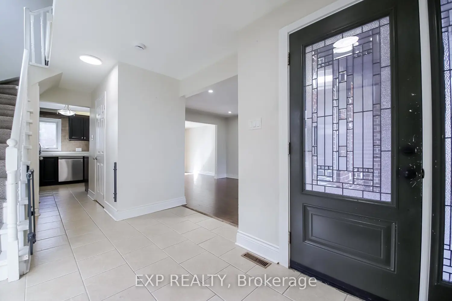 692 Sultana Square photo 2