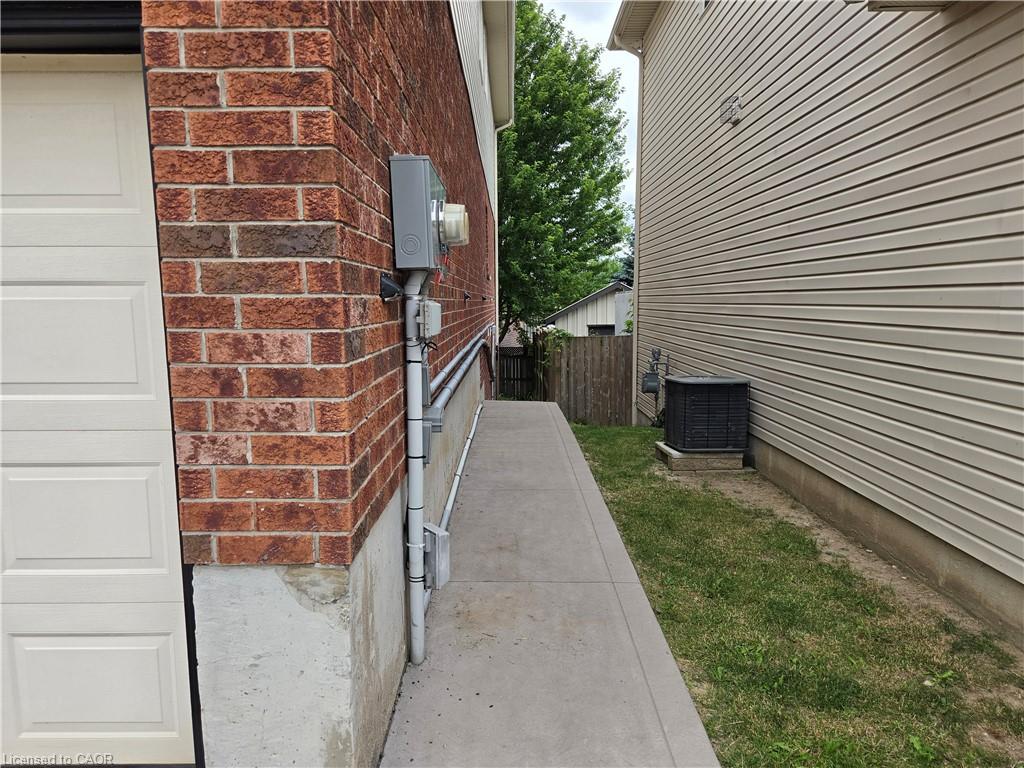 709 Windflower Crescent, Kitchener, ON, N2E 4B3 photo 4