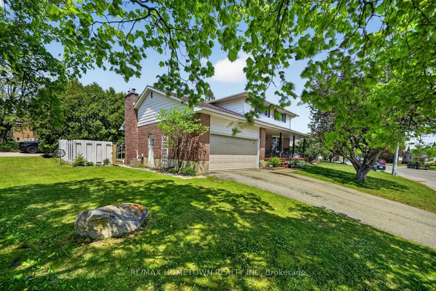 512 Laurier Boulevard photo 4