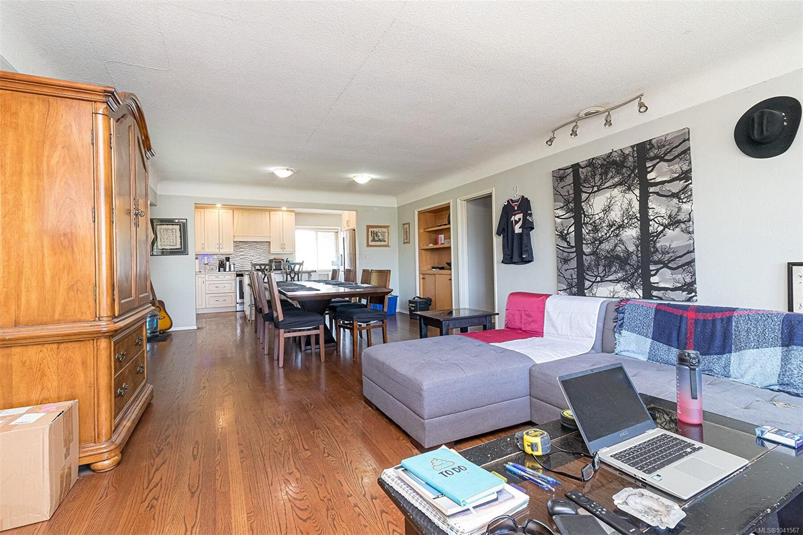 575 Burnside Road E, Victoria, BC, V8T 2X7 photo 5