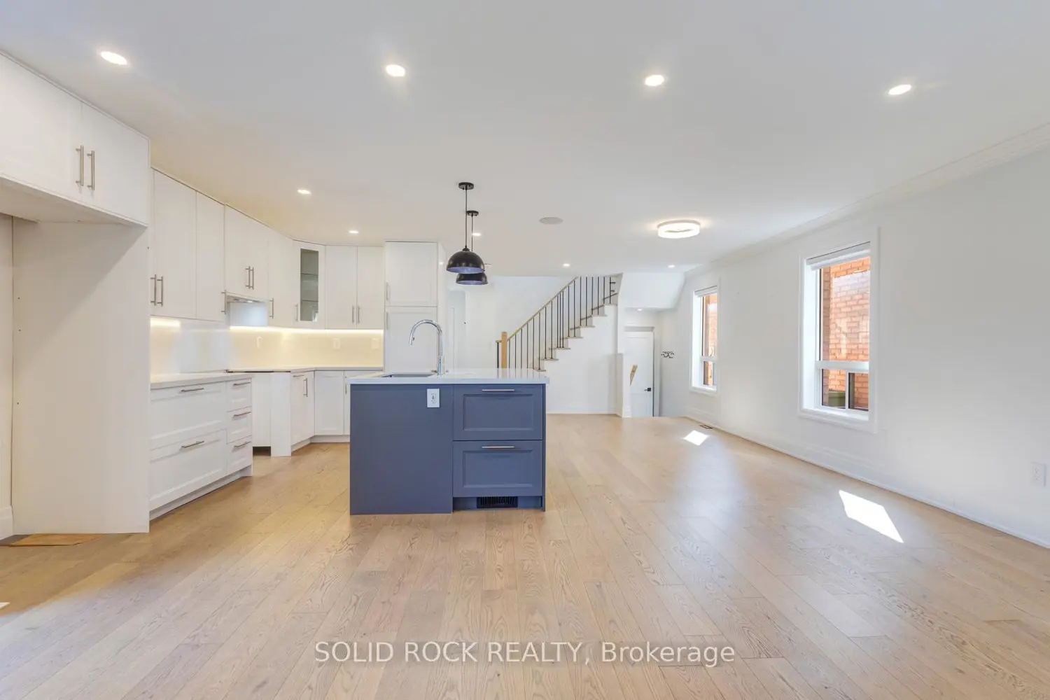 75 Tarquini Crescent photo 3