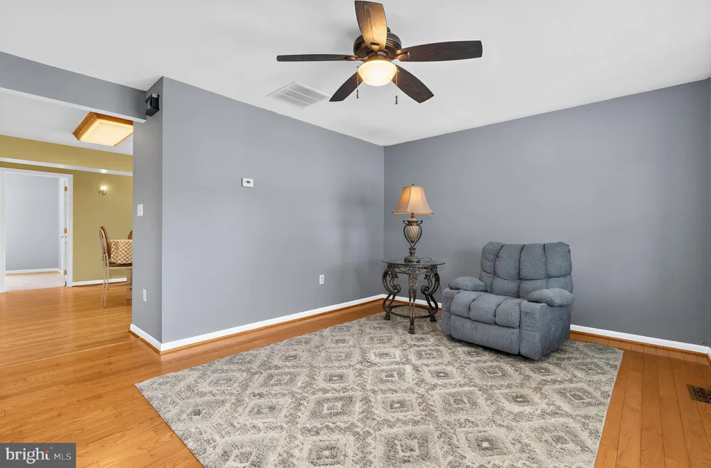 16 Propeller Drive, Baltimore, MD 21220 photo 3