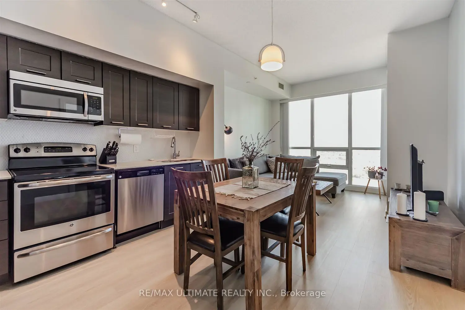 2220 Lake Shore Boulevard 2706 photo 3