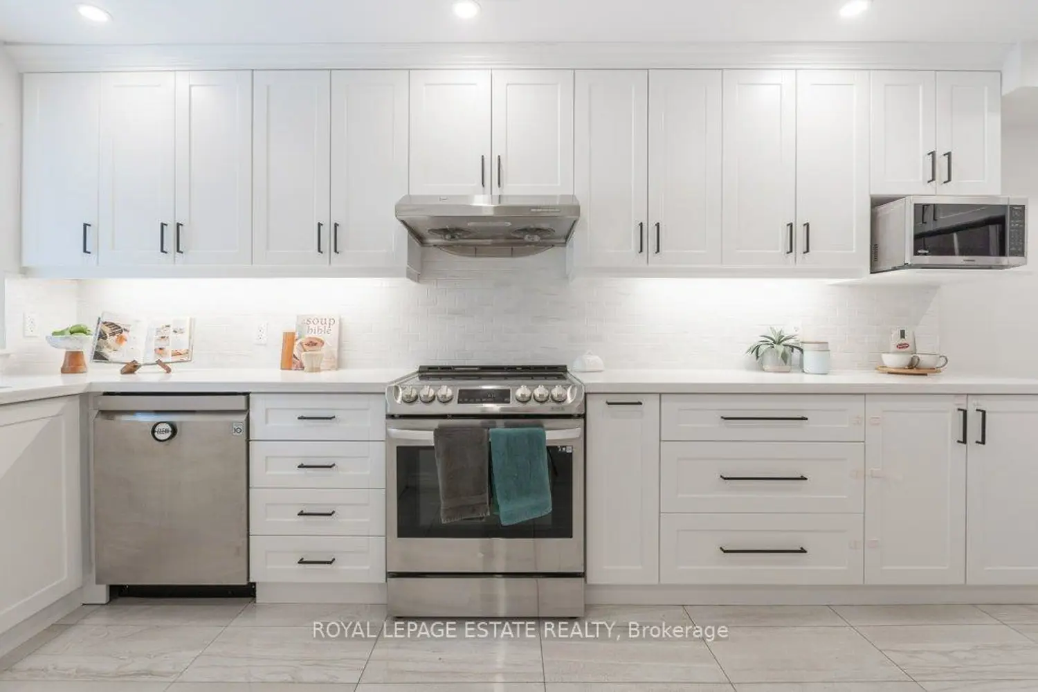 539 Galaxy Court photo 3
