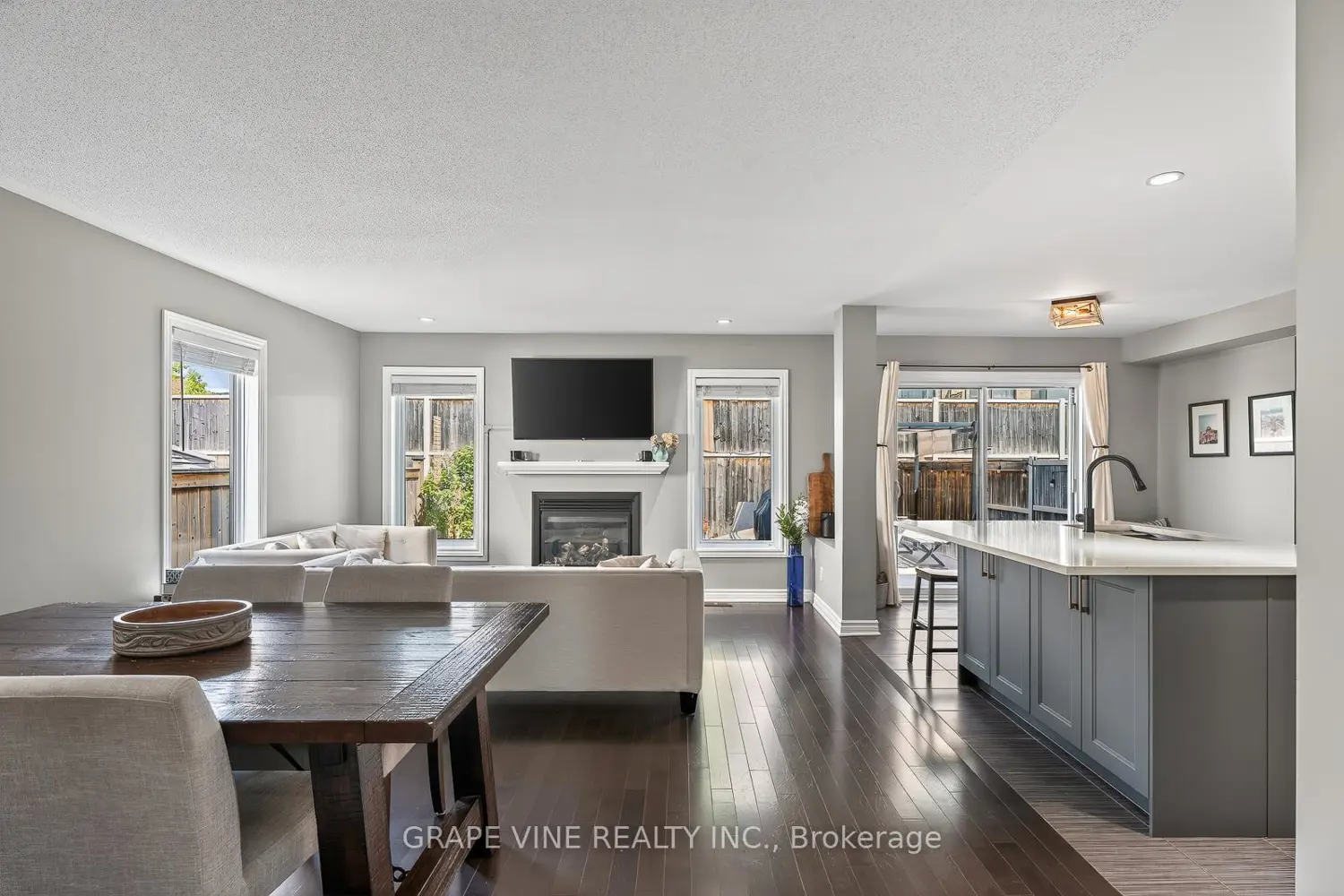360 Balinroan Crescent photo 4
