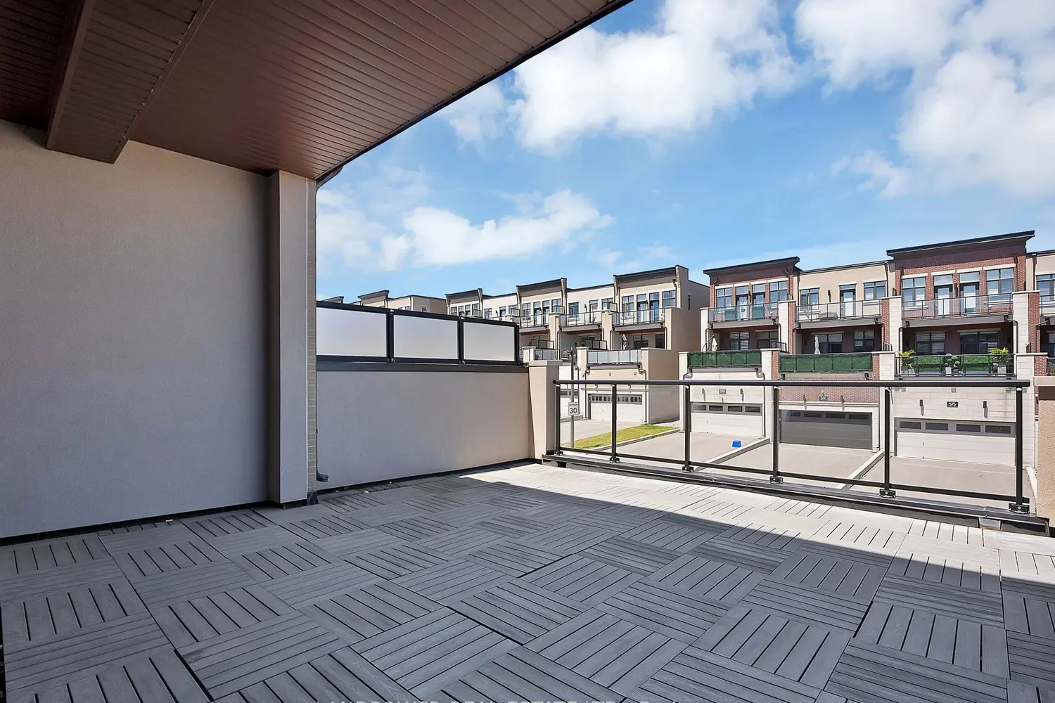 8 Aylin Crescent photo 3