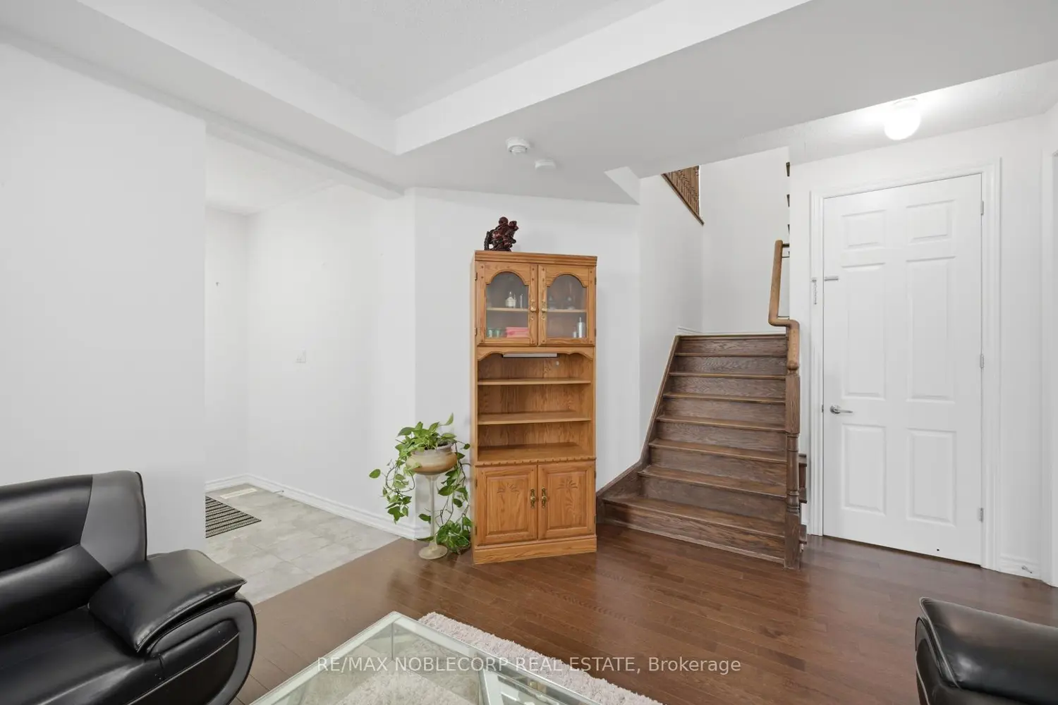 15 Gould Crescent photo 3