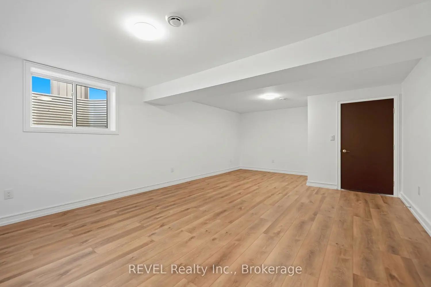 40 Ivy Crescent photo 3