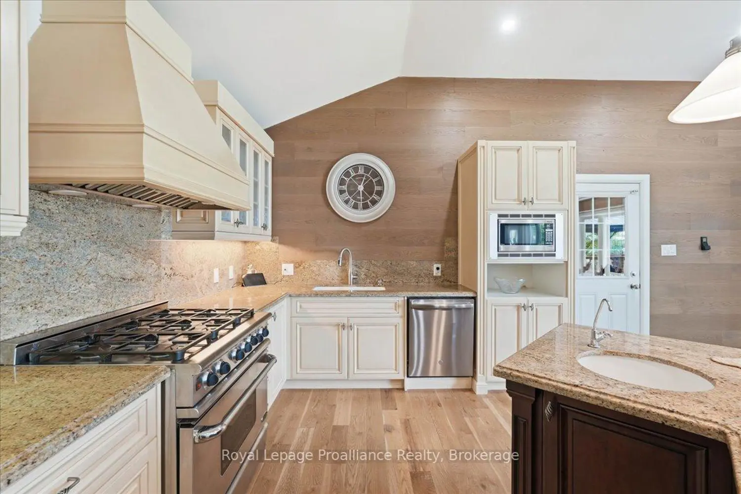 304 Lakeview Lane photo 3