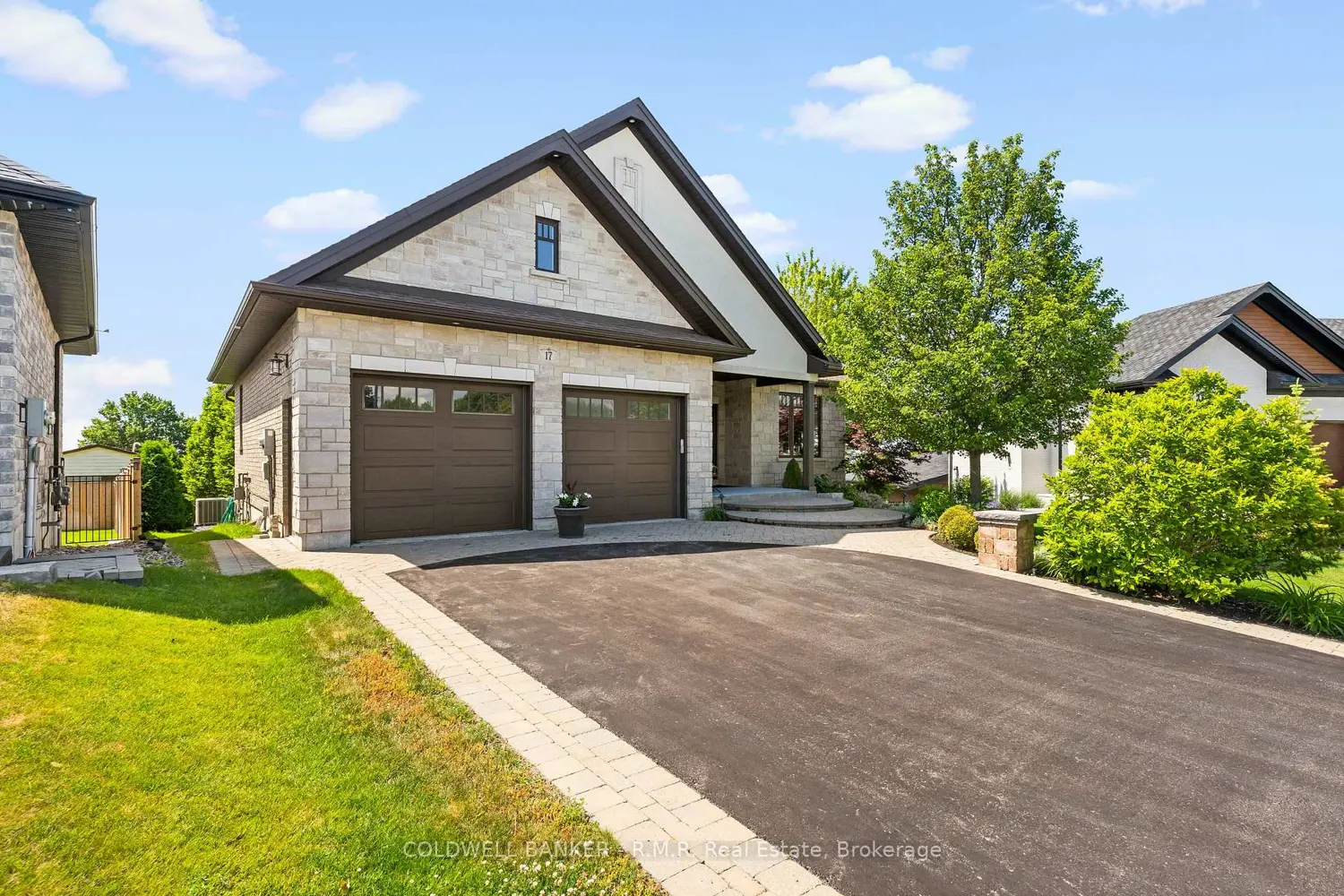17 Castle Ridge photo 2