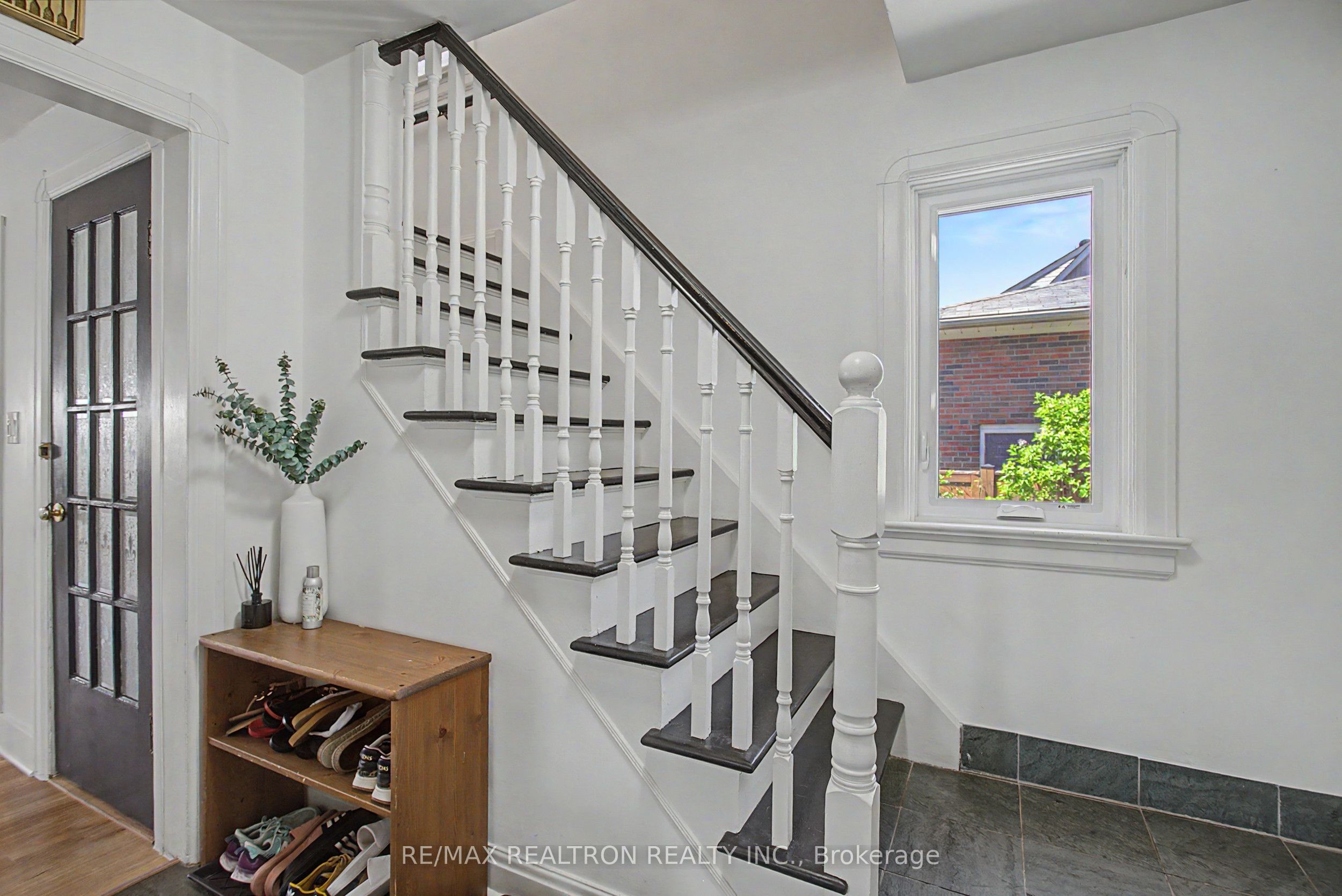 14 Squires Avenue, Toronto, ON, M4B 2R3 photo 5