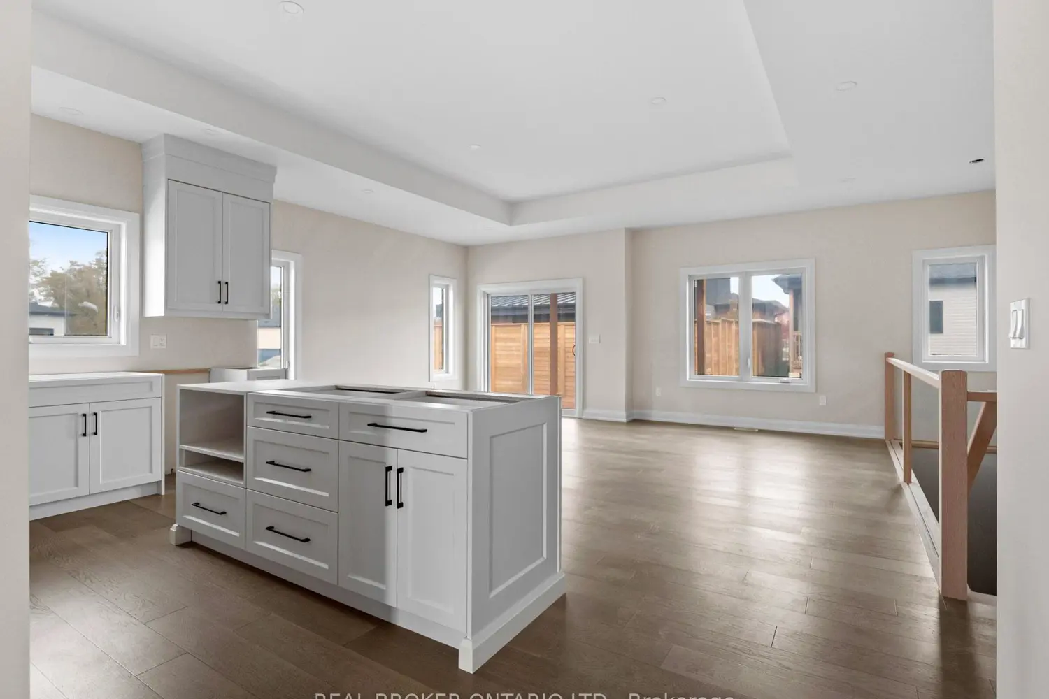 118 Willowbrook Drive photo 4