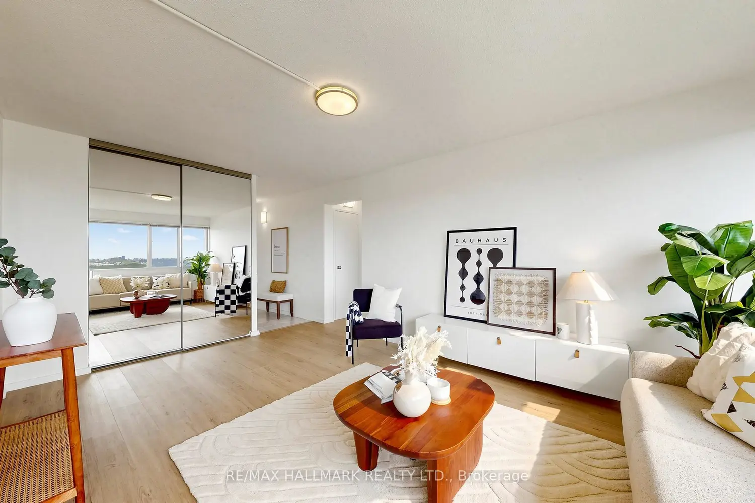 725 Don Mills Road 1401 photo 4