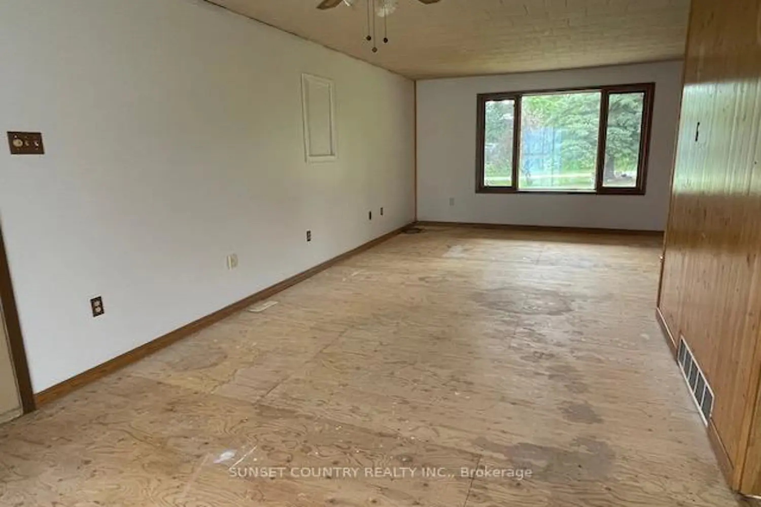 588 Thiel Road photo 3