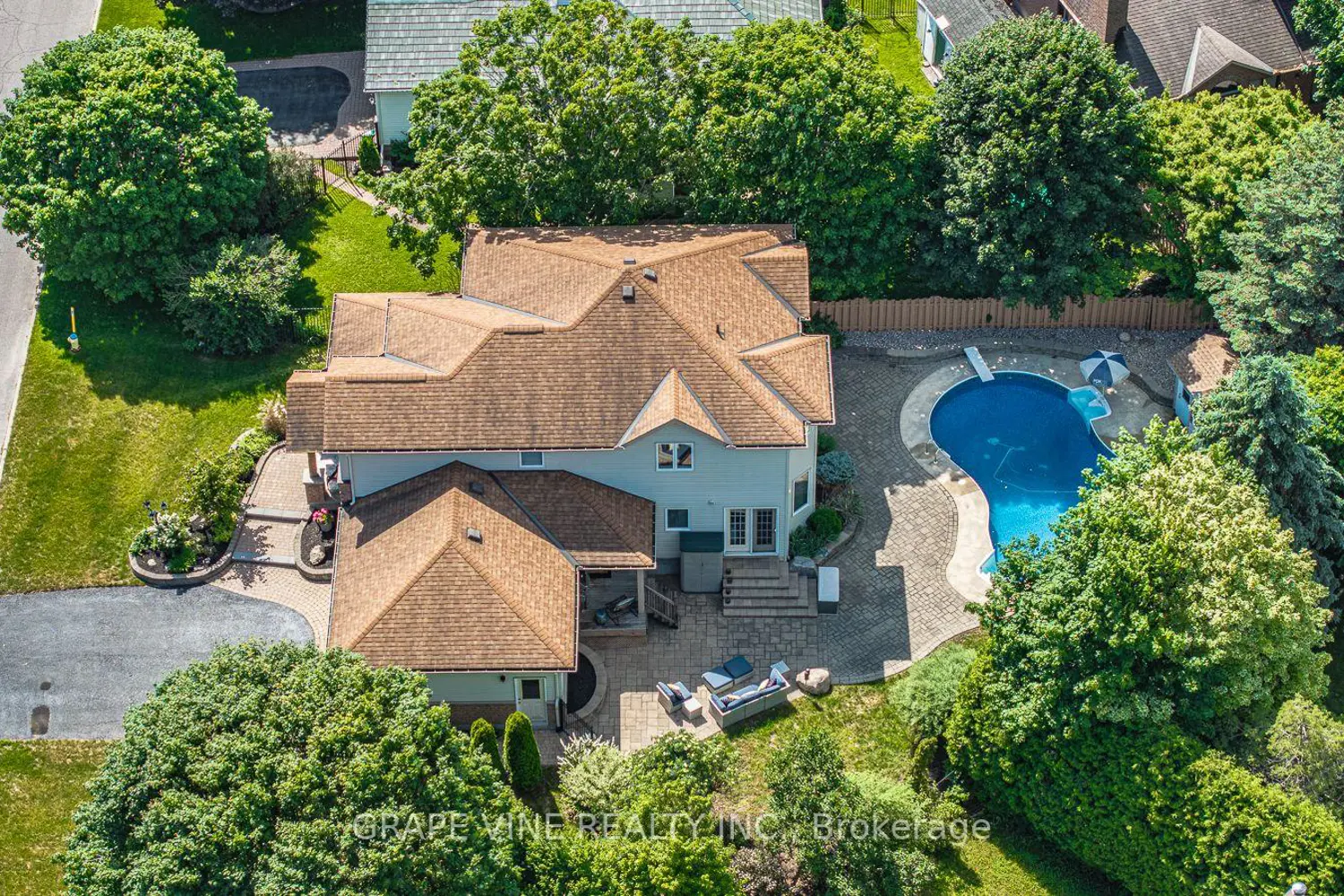 4 Carbery Drive photo 2