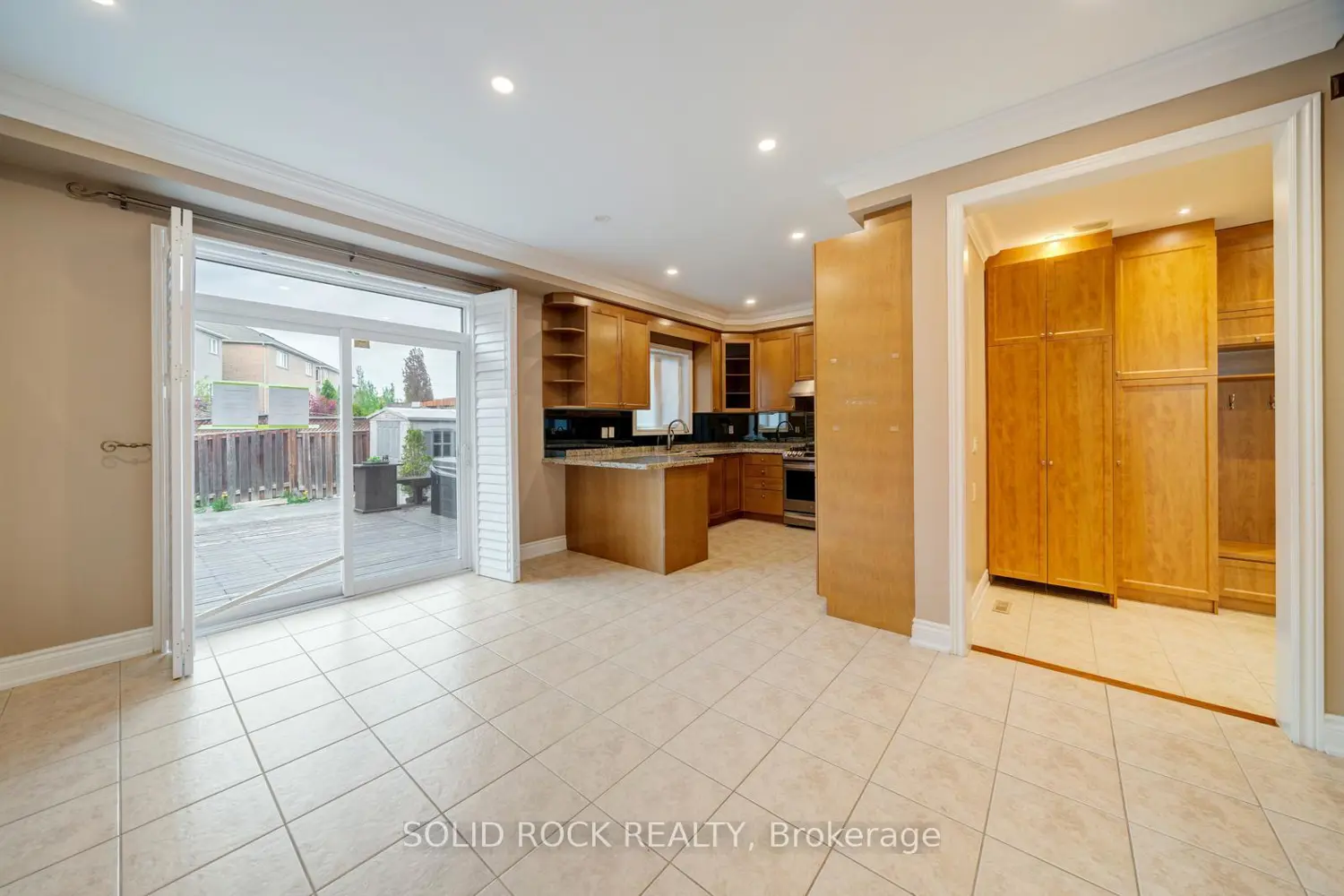 32 Albert Roffey Crescent photo 4