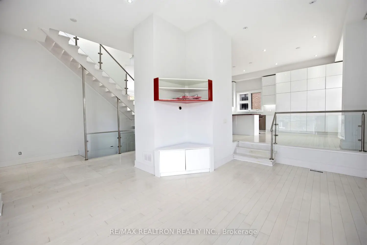 138 Almore Avenue photo 5