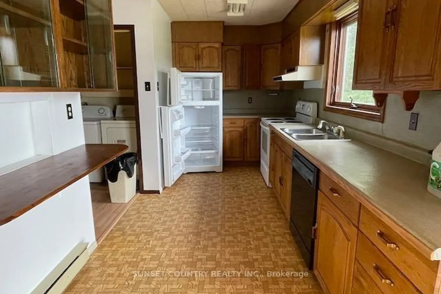 588 Thiel Road photo 2