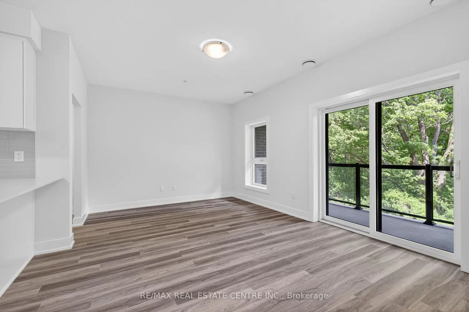 1100 Lackner Place 205 photo 4