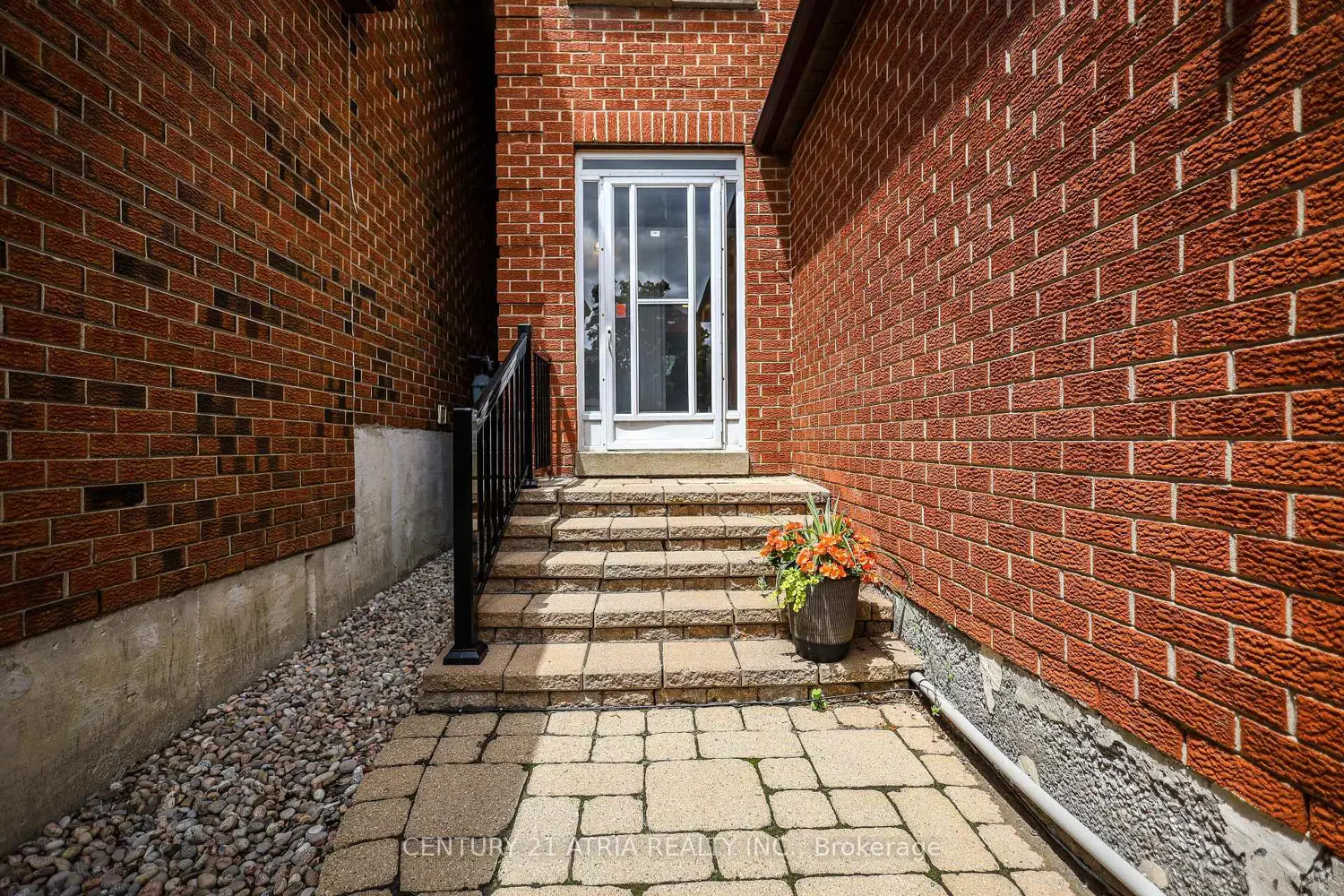 92 Rejane Crescent photo 3