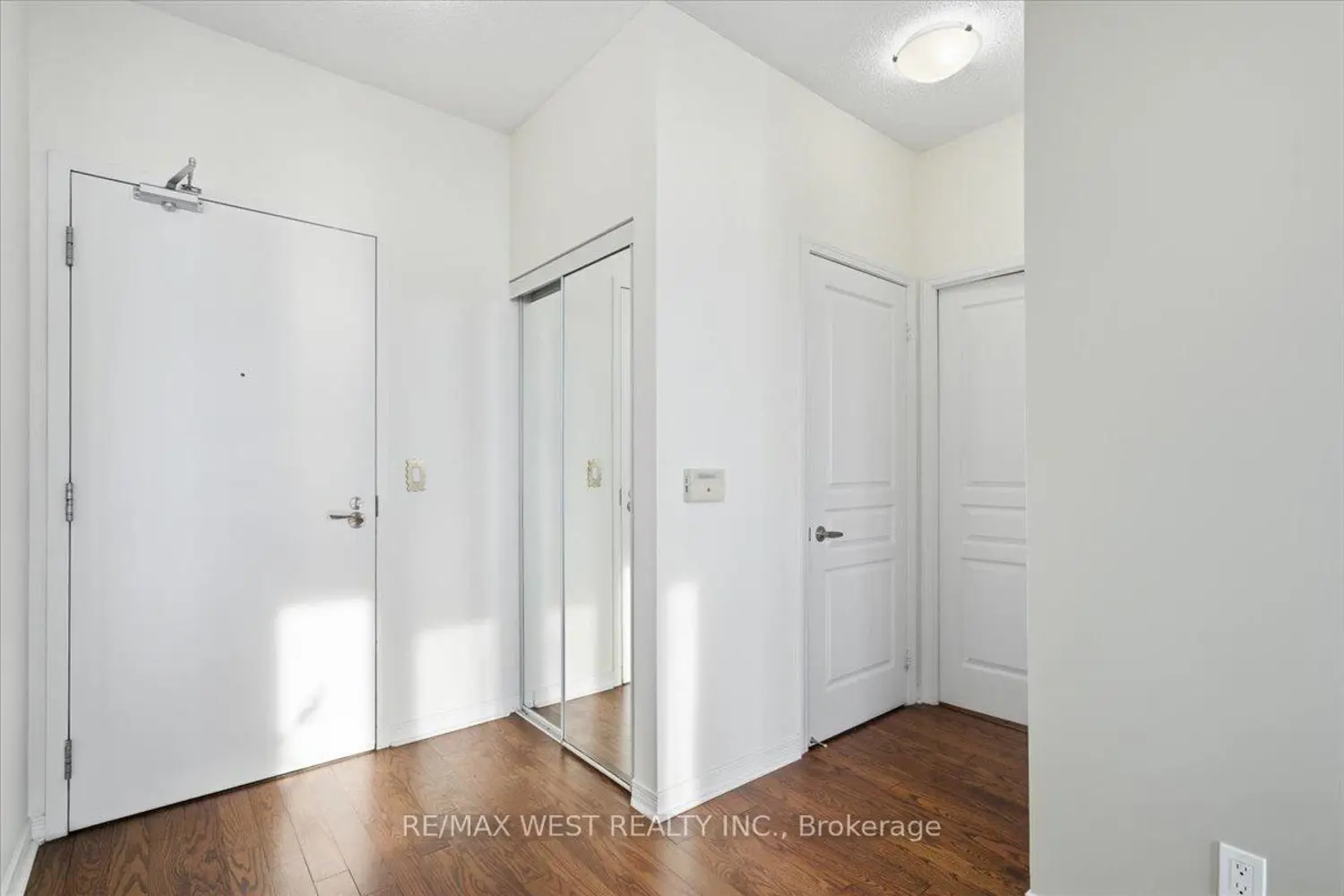 2240 Lake Shore Boulevard 3302 photo 3