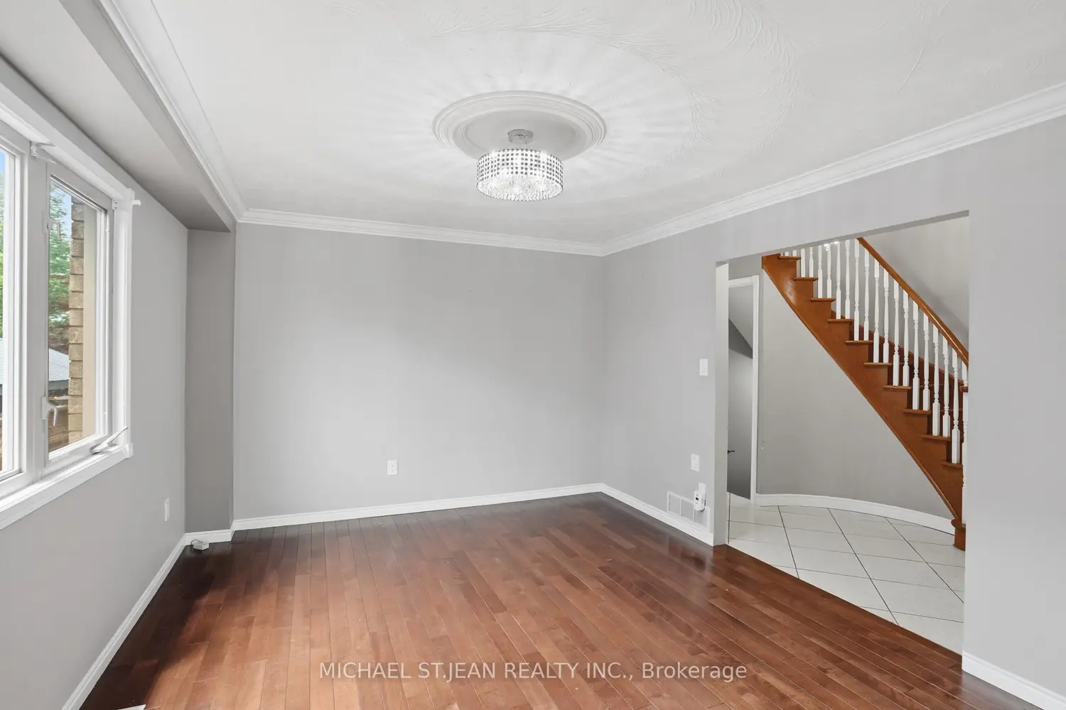 111 Aubrey Avenue photo 4