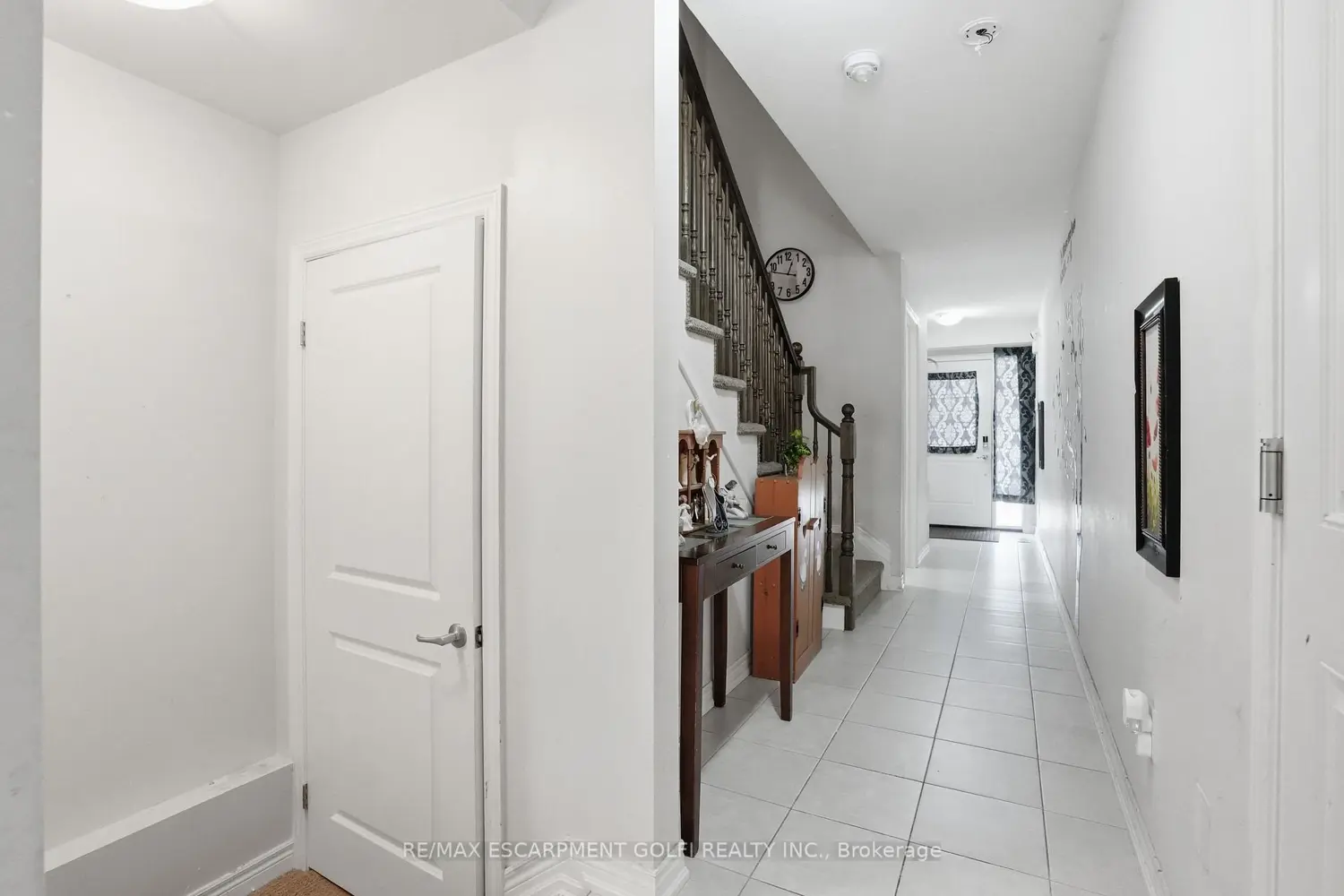 584 Julia Drive photo 3