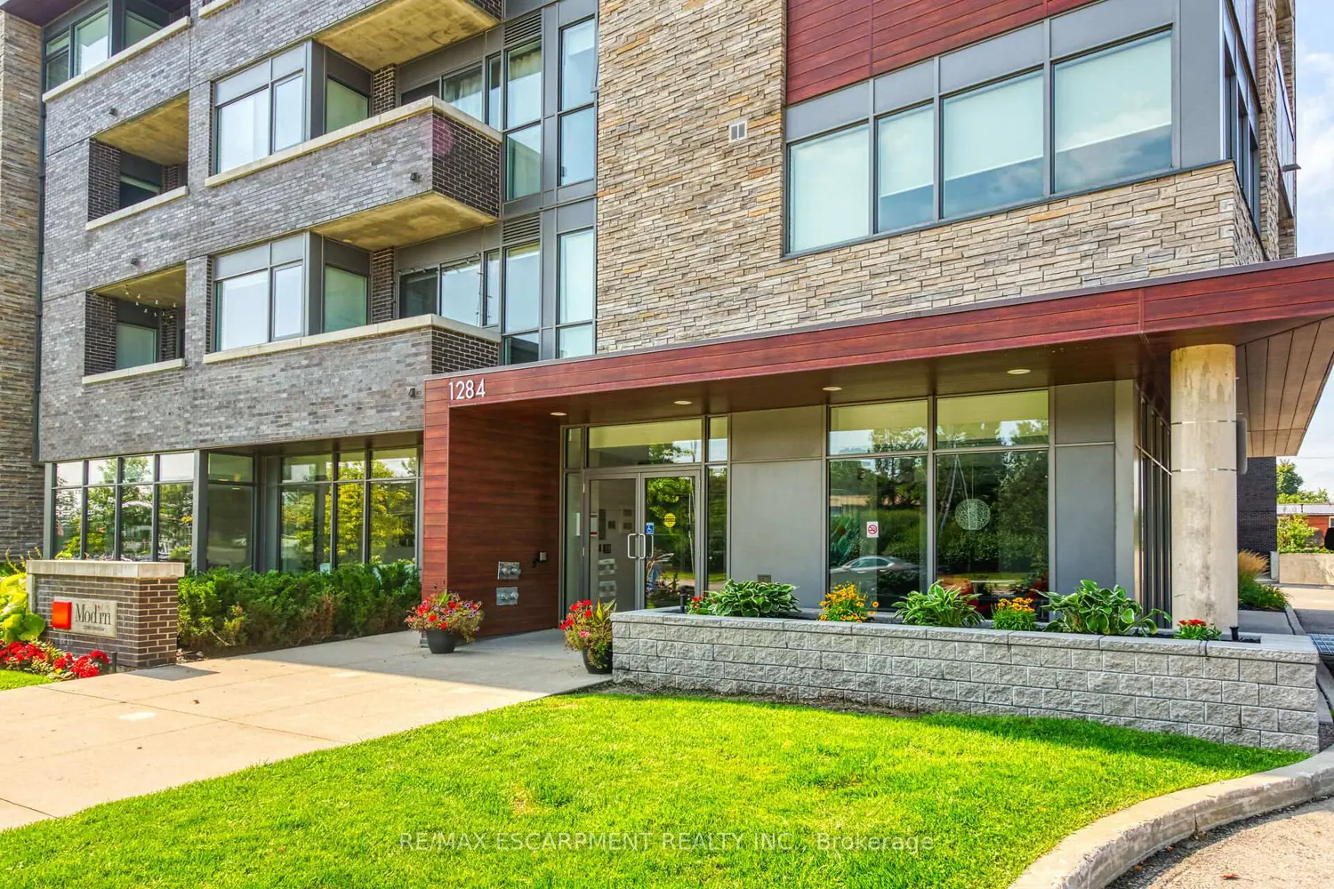 1284 Guelph Line 214