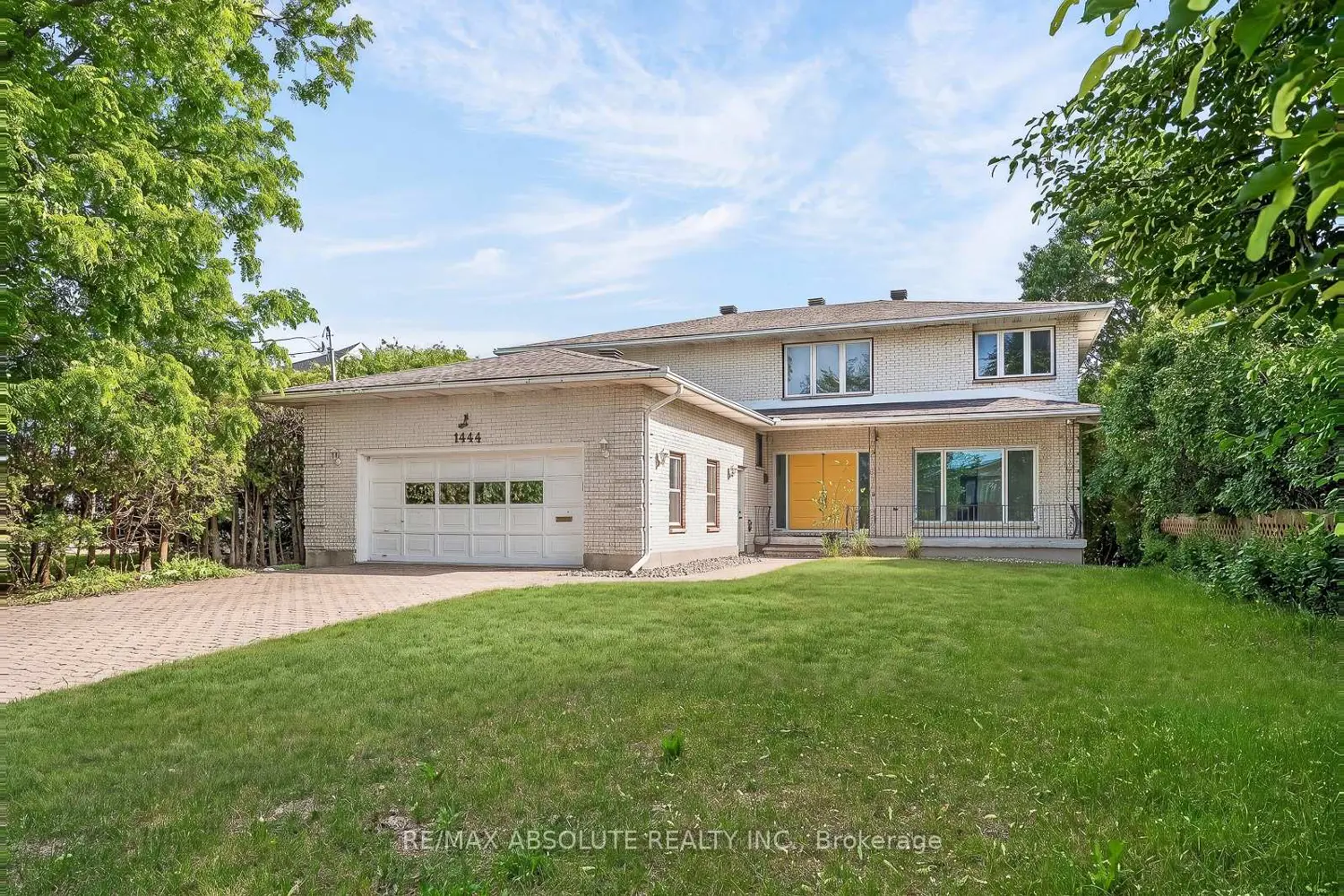 1444 Normandy Crescent photo 2