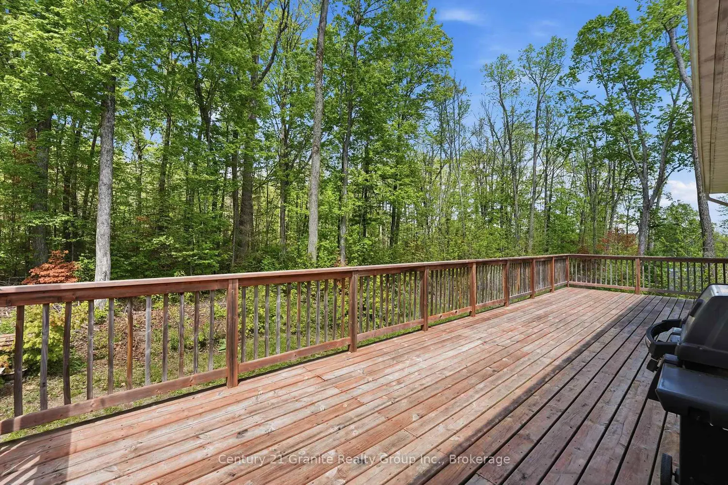1048 Bacon Road photo 3