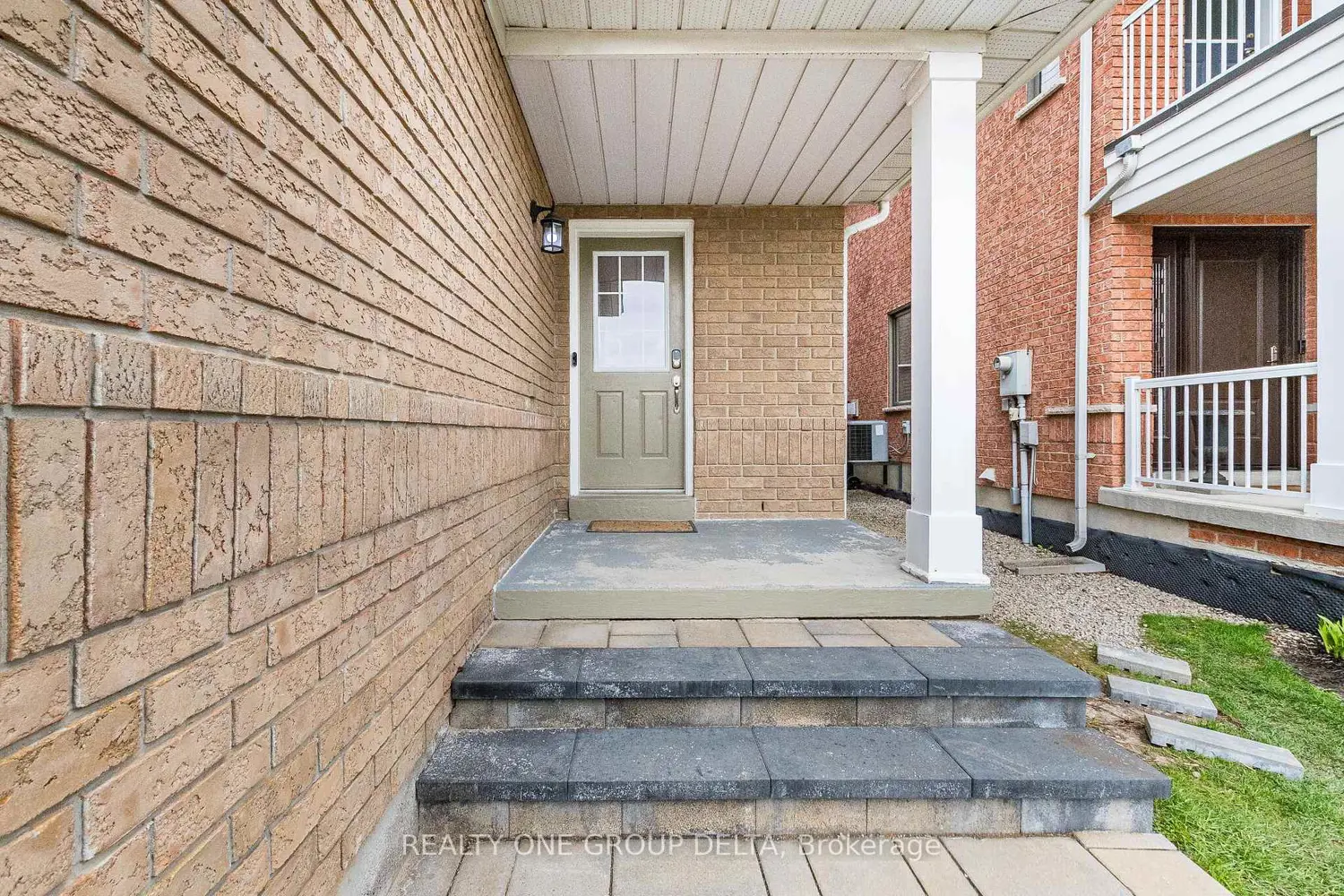 5897 Churchill Meadows Boulevard photo 2