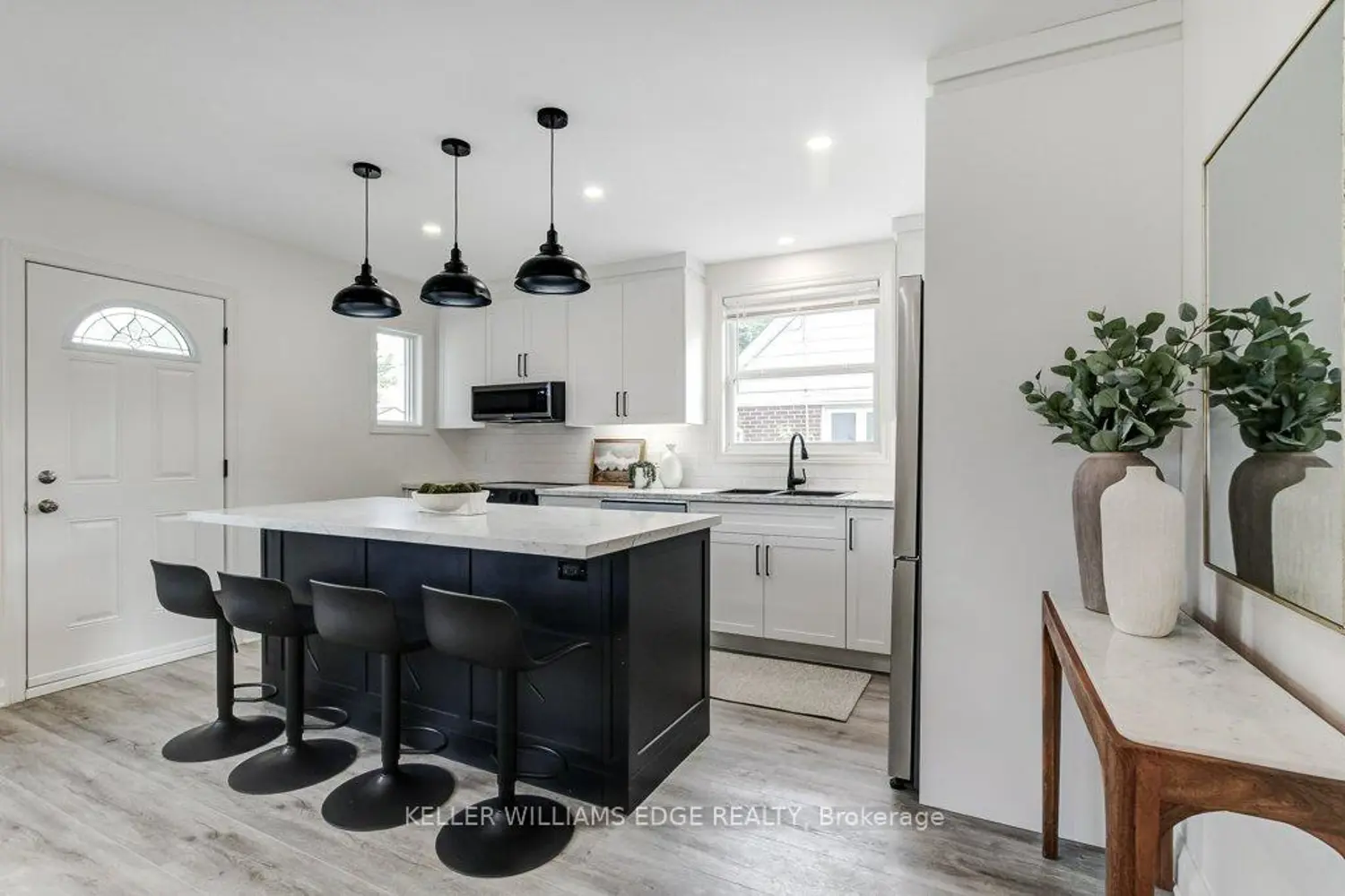 202 Erindale Avenue photo 2