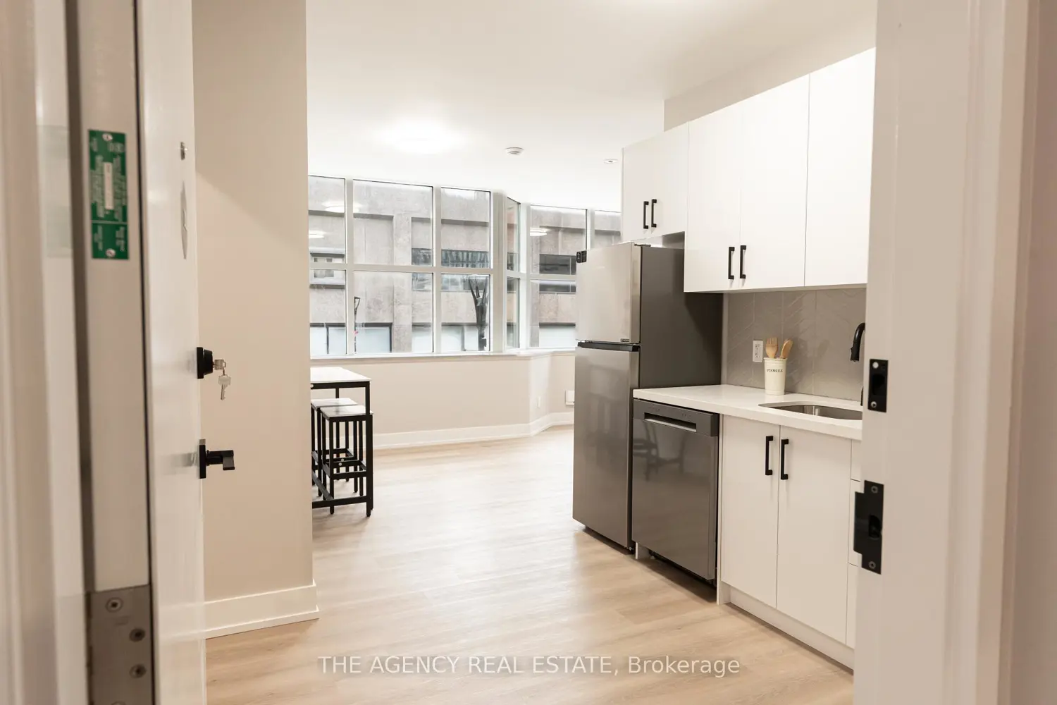 376 Richmond Street photo 5