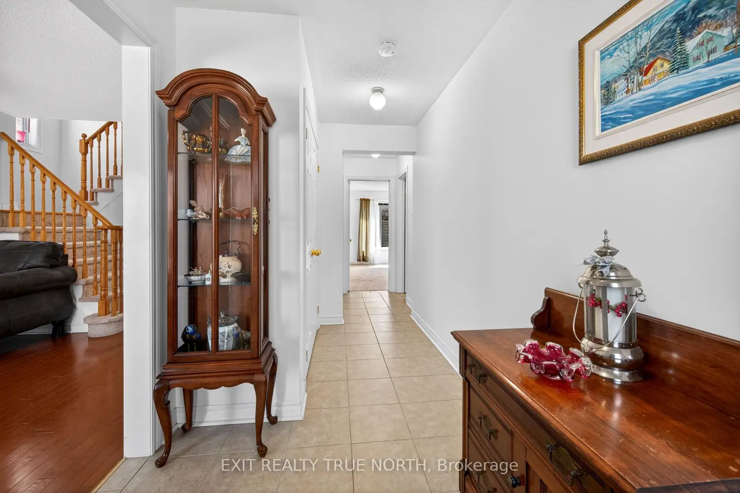 1021 Whitney Crescent photo 3