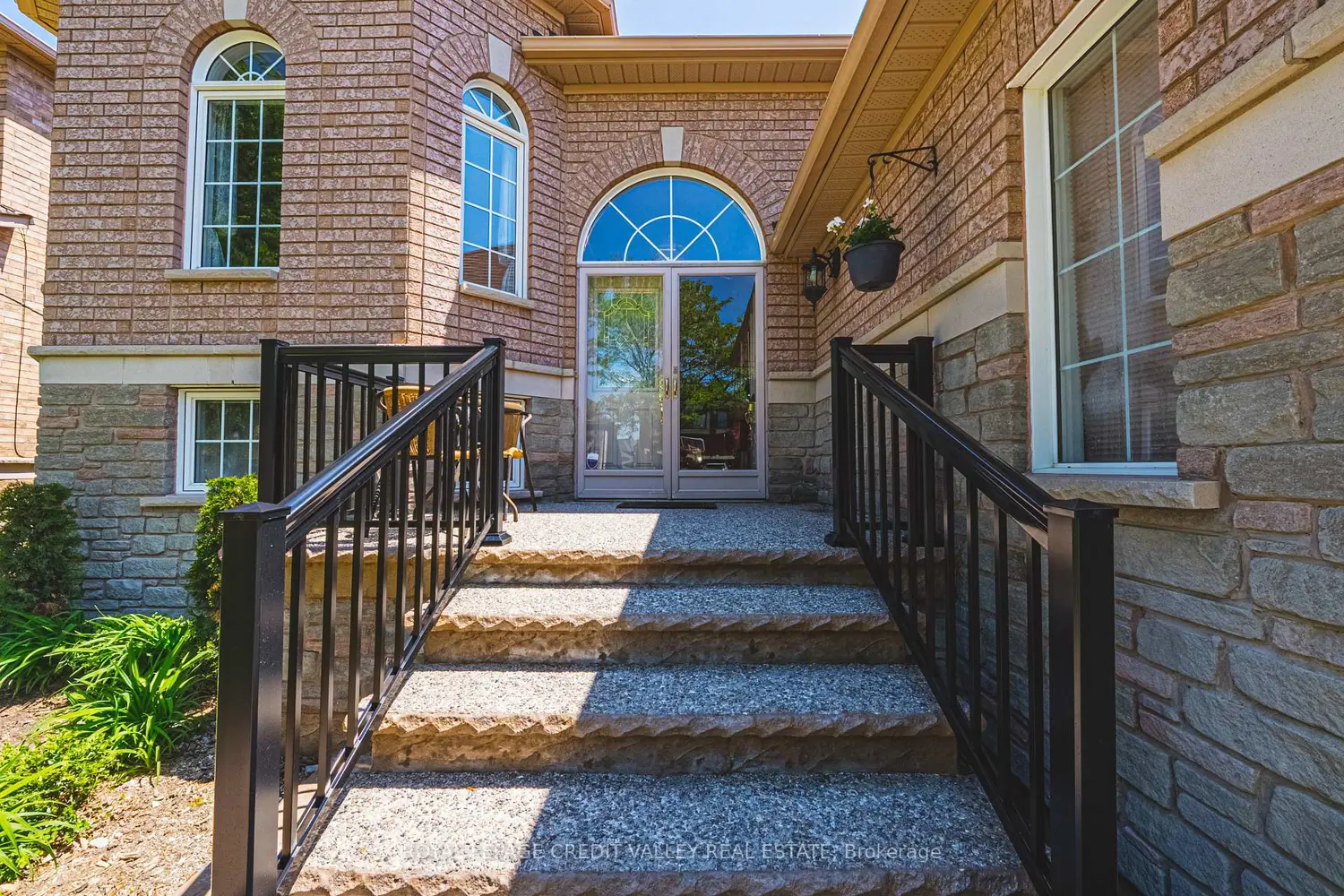 105 Pinebrook Circle