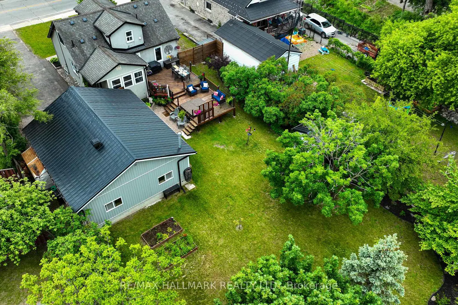 225 Innisfil Street photo 4