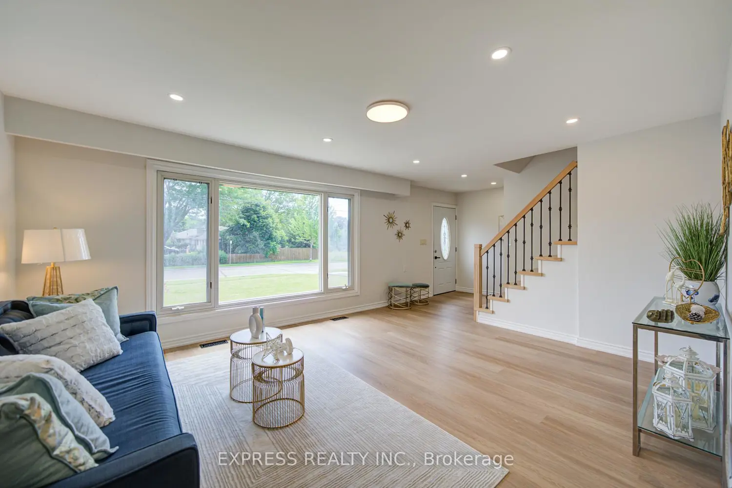 1162 Somerville Street photo 4