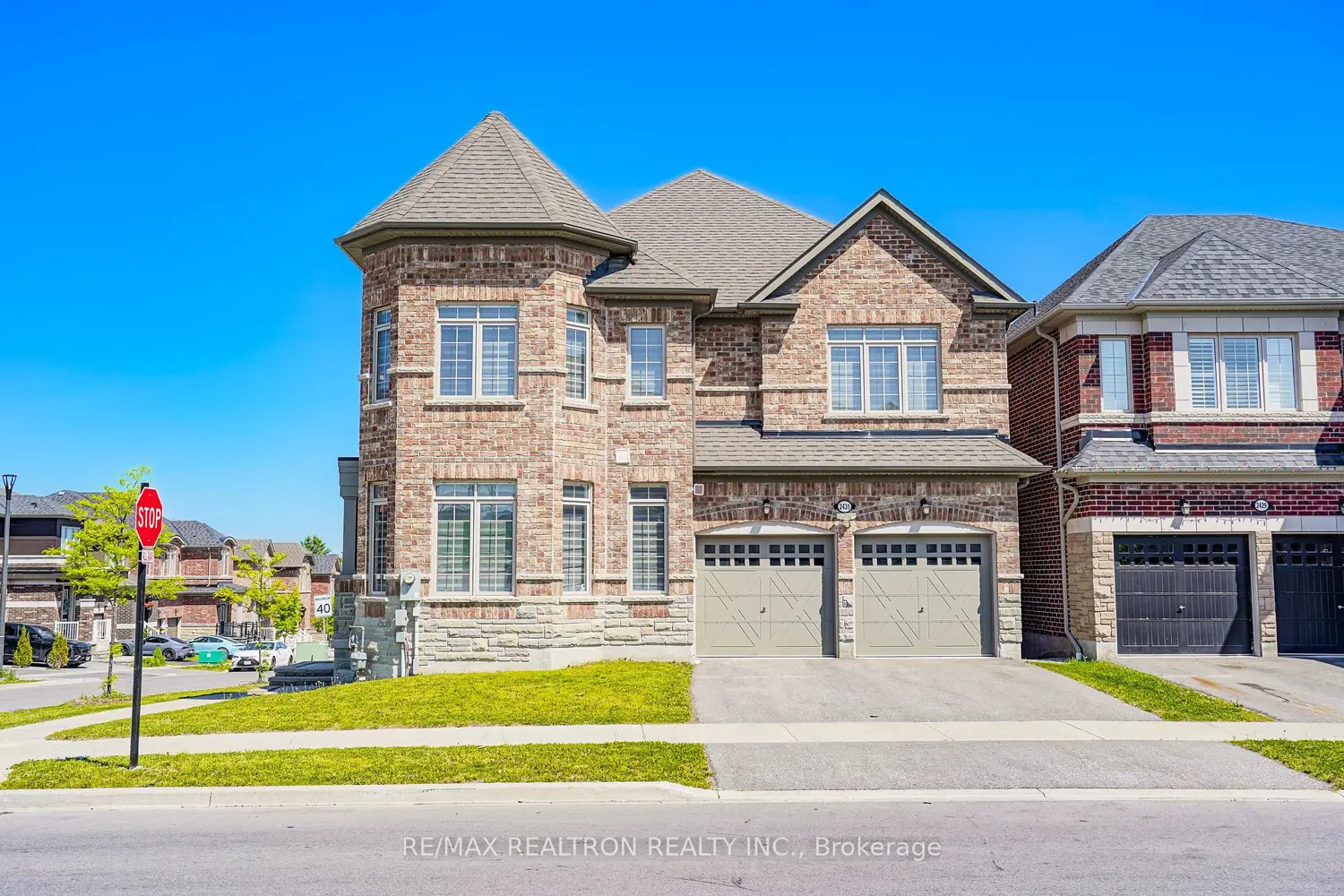 2431 Hibiscus Drive photo 2