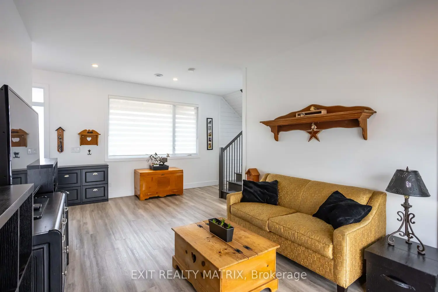 686 St Isidore Road photo 4
