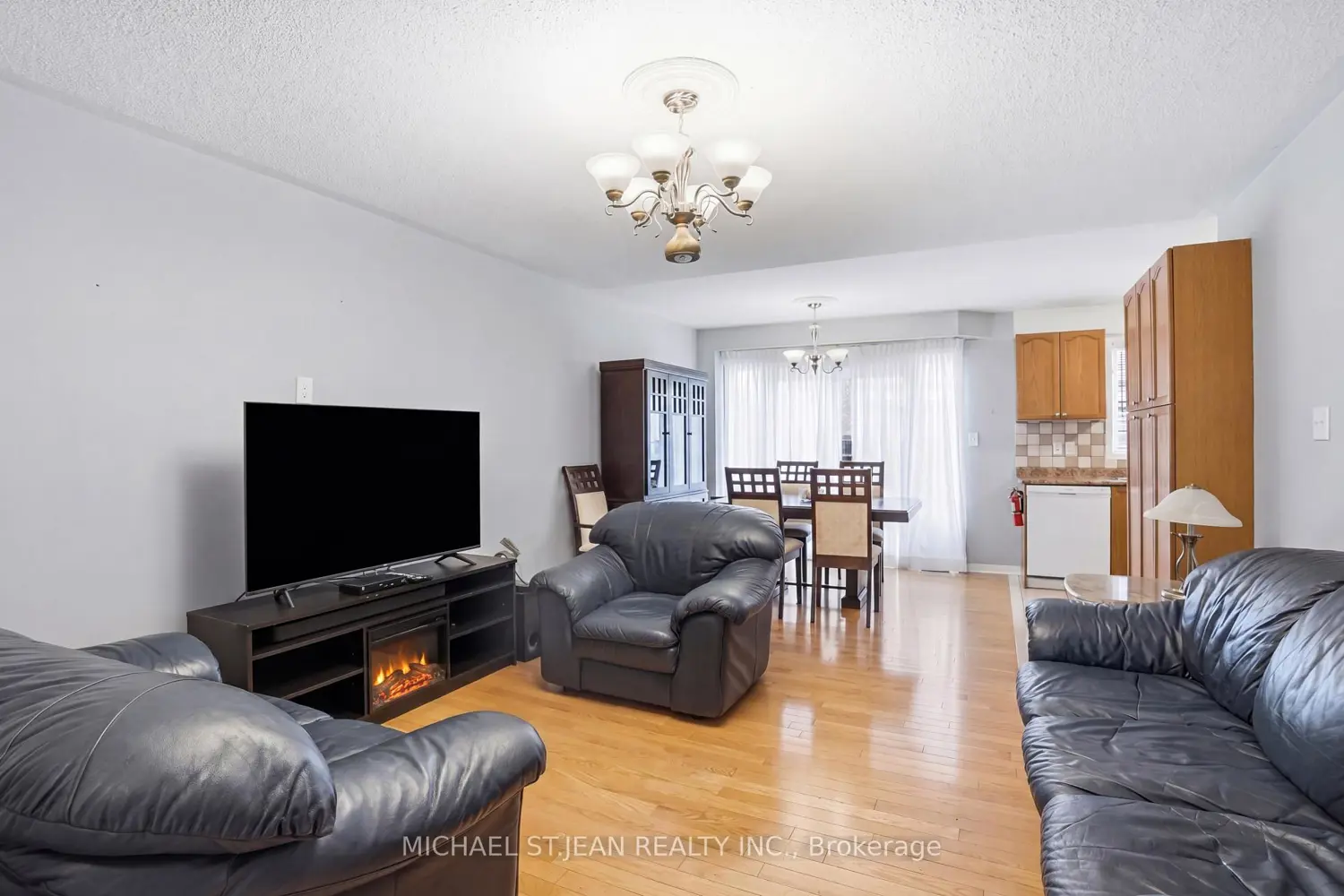 2393 Curtis Road photo 3