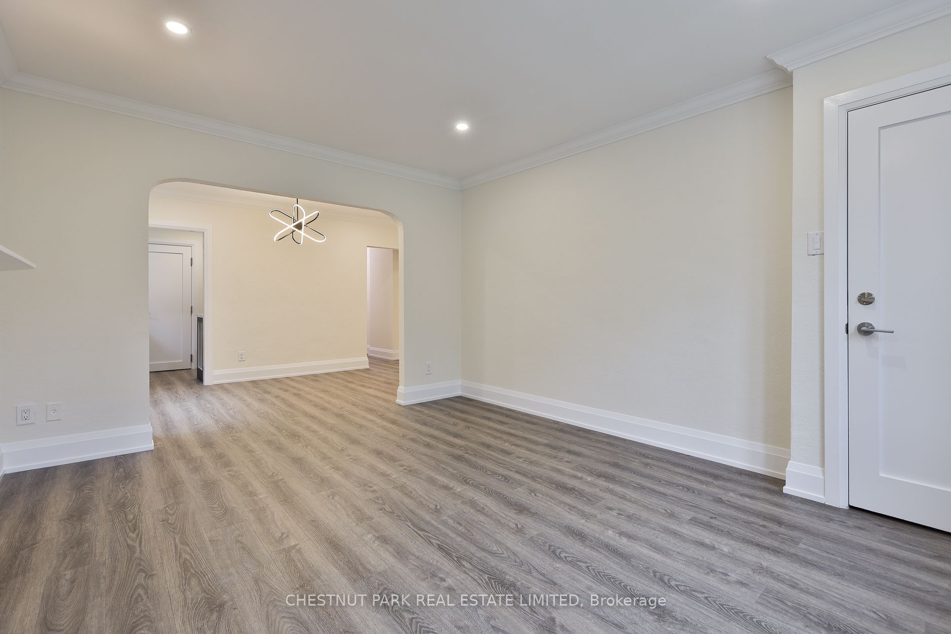 Main-4 Oriole Crescent, Toronto, ON, M5P 1L5 photo 4