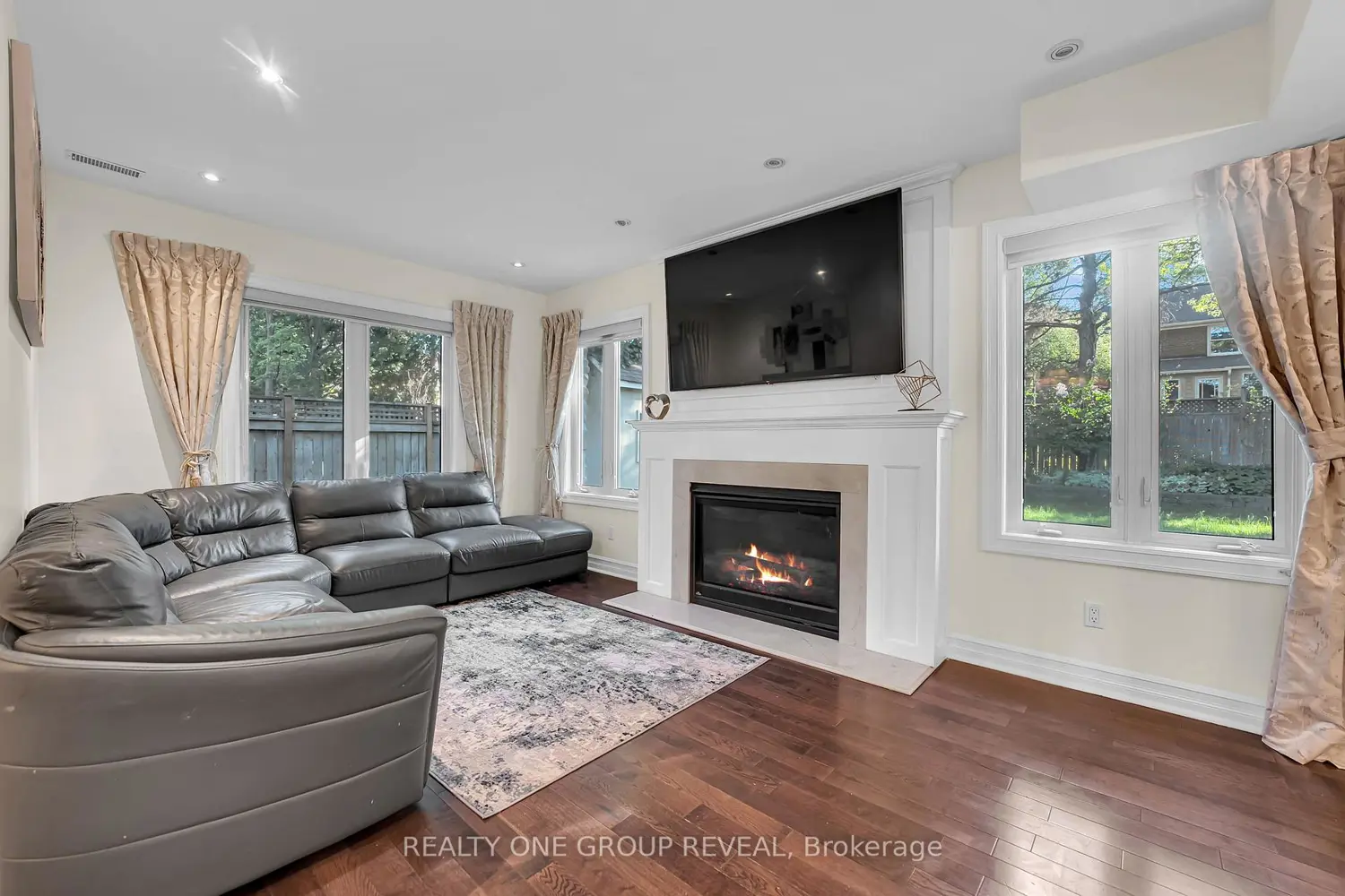 1490 Islington Avenue photo 4