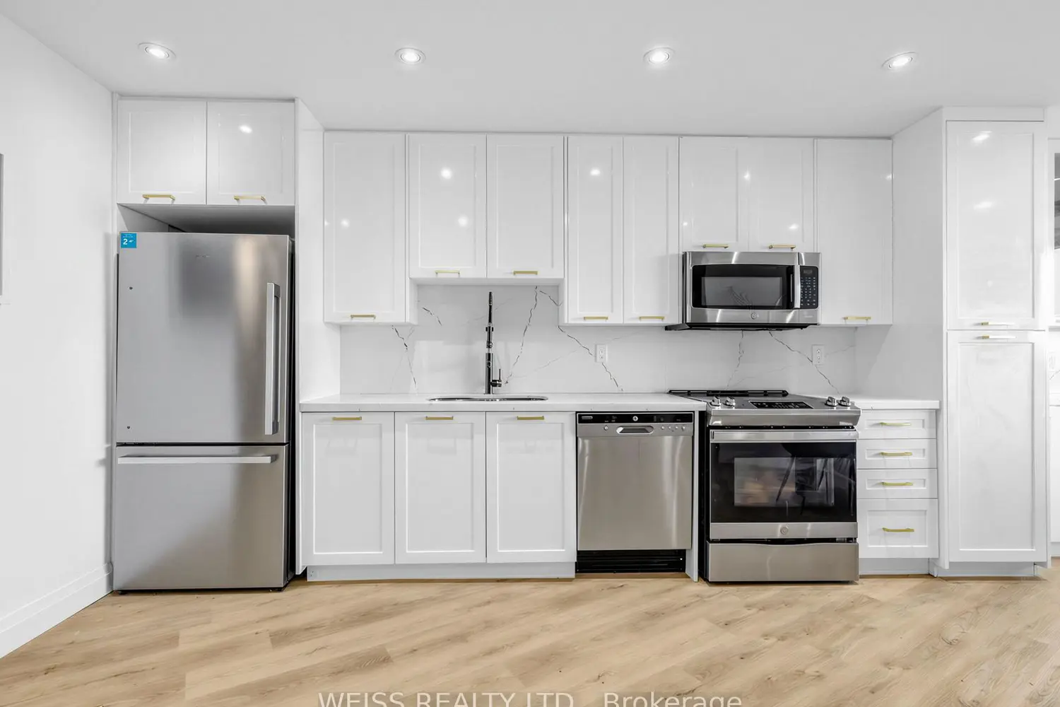 150 Neptune Drive 1405 photo 4