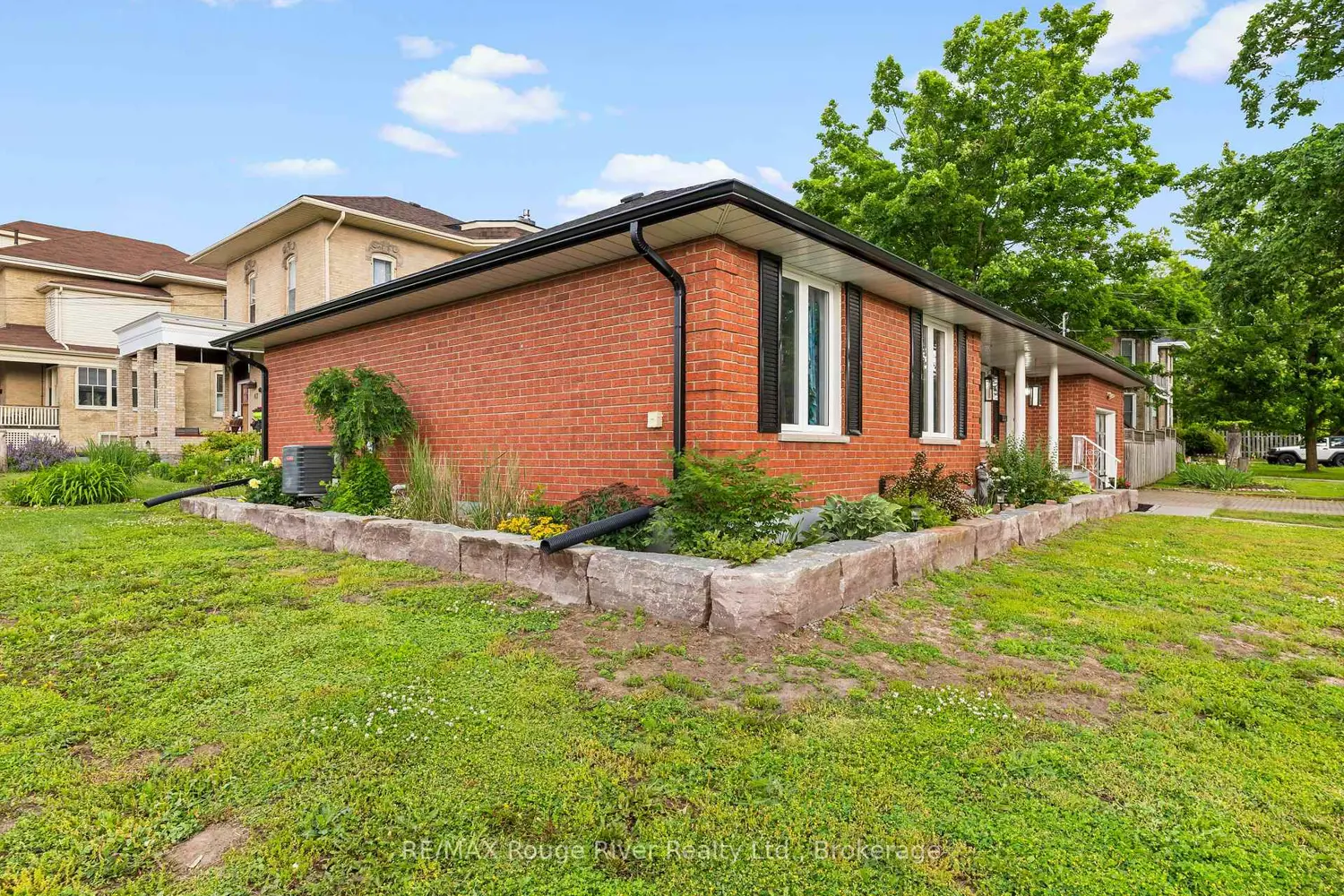 59 1/2 Victoria Avenue photo 3